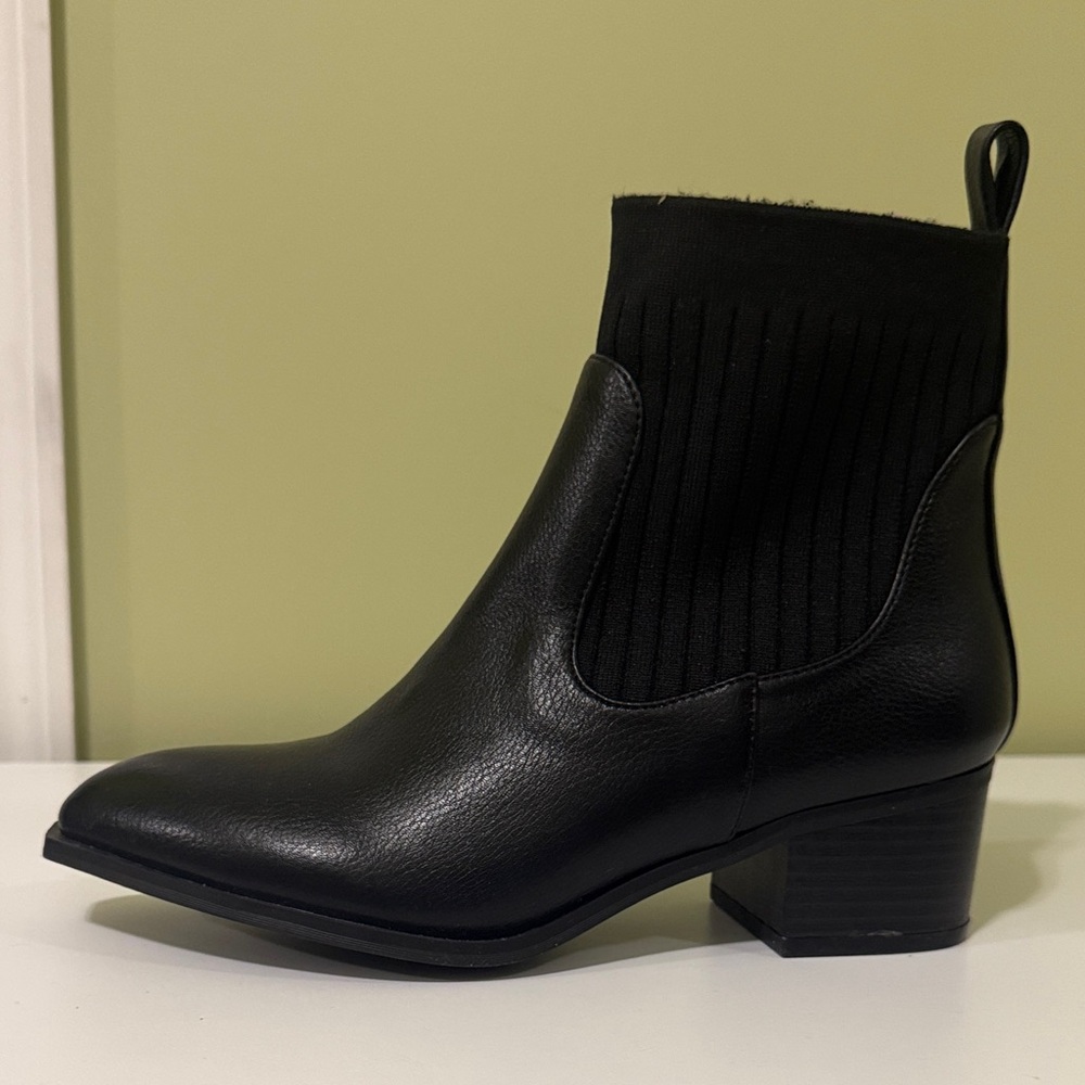 CL by Laundry Black Ankle Booties size 8.5 women H7N2
